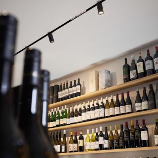 ✨ Naše realizace osvětlení ve Vinotéce u Pešatů 🍷💡 Vytvořili jsme atmosféru, která podtrhuje krásu prostoru i jednotlivých...