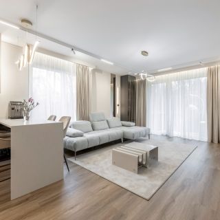 Realizace osvětlení světlého bytu Pankrác podle návrhu designérky Anastassie Kriger 👏 V projektech kde má náš partner...